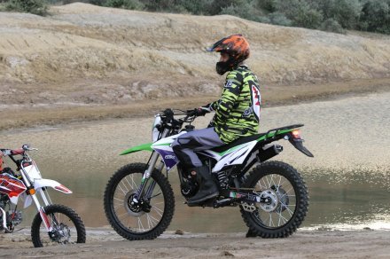 Мотоцикл SKYBIKE CRDX 200 21-18 ( линейка 2024 года )