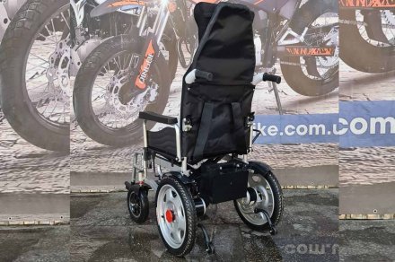 Коляска для людей з обмеженими можливостями з електроприводом