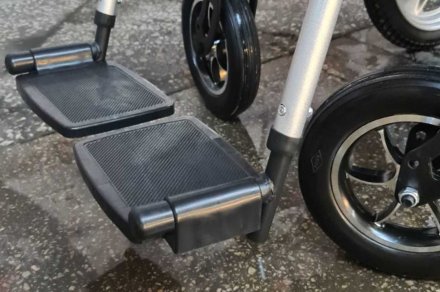 Коляска для людей з обмеженими можливостями з електроприводом