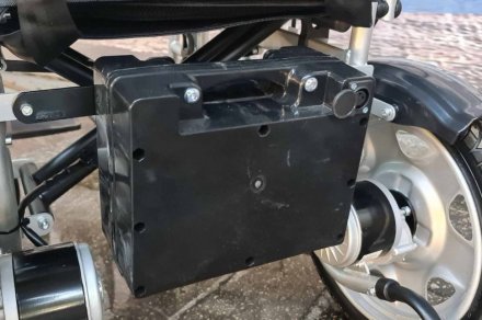 Коляска для людей з обмеженими можливостями з електроприводом