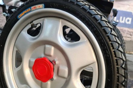 Коляска для людей з обмеженими можливостями з електроприводом